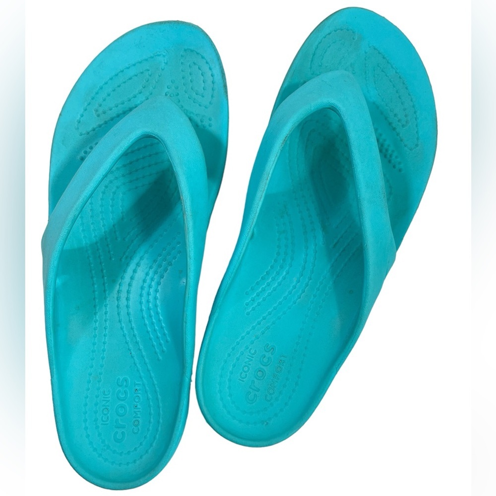 CROCS Iconic Comfort Thong Flip Flop Sandals - Bright Light Blue, Wom 8